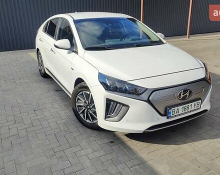 Белый Хендай Ioniq, объемом двигателя 0 л и пробегом 44 тыс. км за 16900 $, фото 48 на Automoto.ua