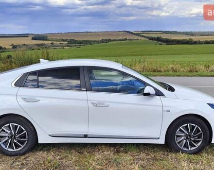 Белый Хендай Ioniq, объемом двигателя 0 л и пробегом 44 тыс. км за 16900 $, фото 19 на Automoto.ua