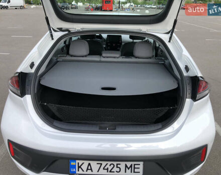 Белый Хендай Ioniq, объемом двигателя 0 л и пробегом 34 тыс. км за 23800 $, фото 18 на Automoto.ua
