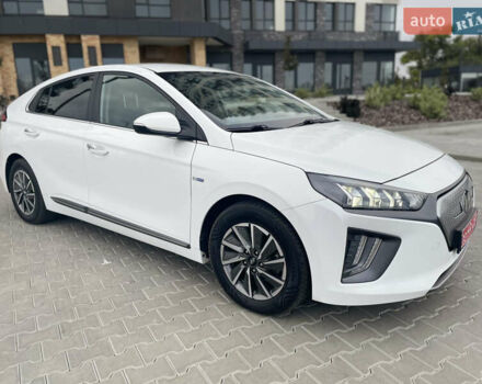 Белый Хендай Ioniq, объемом двигателя 0 л и пробегом 127 тыс. км за 14900 $, фото 3 на Automoto.ua
