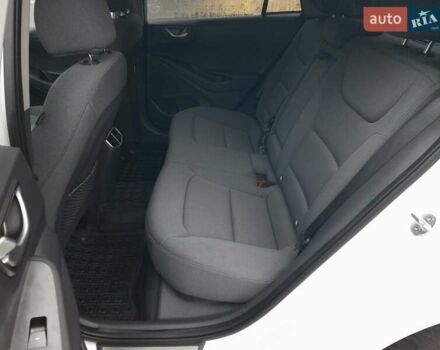 Белый Хендай Ioniq, объемом двигателя 0 л и пробегом 148 тыс. км за 15799 $, фото 37 на Automoto.ua