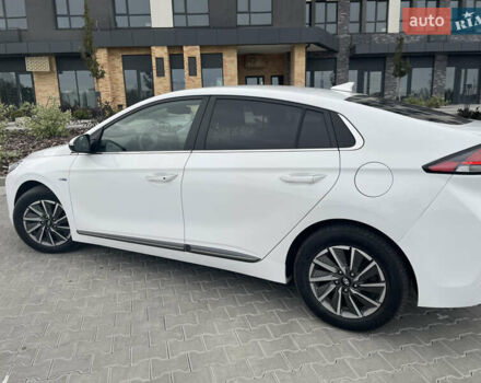 Белый Хендай Ioniq, объемом двигателя 0 л и пробегом 127 тыс. км за 14900 $, фото 17 на Automoto.ua