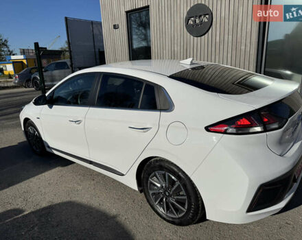 Белый Хендай Ioniq, объемом двигателя 0 л и пробегом 133 тыс. км за 15000 $, фото 6 на Automoto.ua