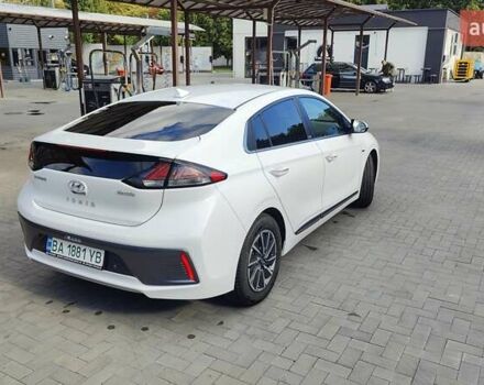 Белый Хендай Ioniq, объемом двигателя 0 л и пробегом 44 тыс. км за 16900 $, фото 34 на Automoto.ua