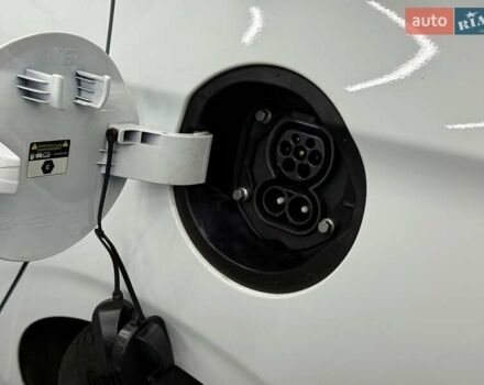 Белый Хендай Ioniq, объемом двигателя 0 л и пробегом 117 тыс. км за 16879 $, фото 7 на Automoto.ua