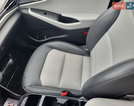 Белый Хендай Ioniq, объемом двигателя 0 л и пробегом 50 тыс. км за 15700 $, фото 4 на Automoto.ua