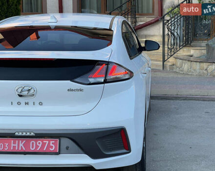 Білий Хендай Ioniq, об'ємом двигуна 0 л та пробігом 130 тис. км за 14799 $, фото 12 на Automoto.ua
