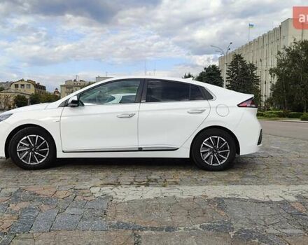 Белый Хендай Ioniq, объемом двигателя 0 л и пробегом 44 тыс. км за 16900 $, фото 30 на Automoto.ua