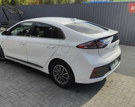 Белый Хендай Ioniq, объемом двигателя 0 л и пробегом 44 тыс. км за 16900 $, фото 24 на Automoto.ua