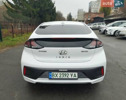 Белый Хендай Ioniq, объемом двигателя 0 л и пробегом 148 тыс. км за 15799 $, фото 7 на Automoto.ua