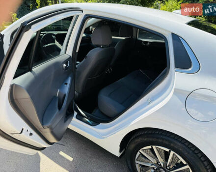 Белый Хендай Ioniq, объемом двигателя 0 л и пробегом 68 тыс. км за 16300 $, фото 9 на Automoto.ua