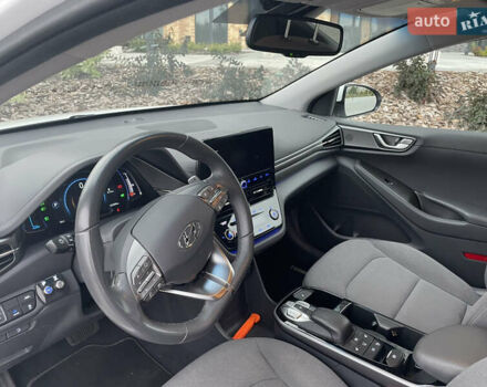 Белый Хендай Ioniq, объемом двигателя 0 л и пробегом 127 тыс. км за 14900 $, фото 6 на Automoto.ua