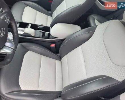Белый Хендай Ioniq, объемом двигателя 0 л и пробегом 50 тыс. км за 15700 $, фото 3 на Automoto.ua