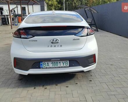 Белый Хендай Ioniq, объемом двигателя 0 л и пробегом 44 тыс. км за 16900 $, фото 37 на Automoto.ua