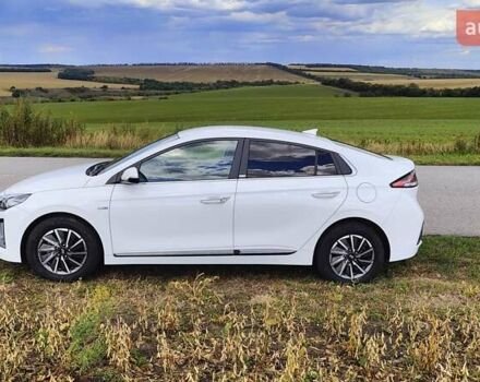 Белый Хендай Ioniq, объемом двигателя 0 л и пробегом 44 тыс. км за 16900 $, фото 23 на Automoto.ua