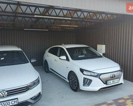 Белый Хендай Ioniq, объемом двигателя 0 л и пробегом 44 тыс. км за 16900 $, фото 84 на Automoto.ua