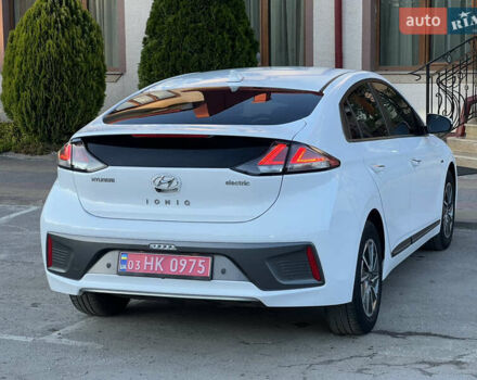 Білий Хендай Ioniq, об'ємом двигуна 0 л та пробігом 130 тис. км за 14799 $, фото 4 на Automoto.ua