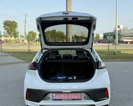 Белый Хендай Ioniq, объемом двигателя 0 л и пробегом 219 тыс. км за 13700 $, фото 4 на Automoto.ua