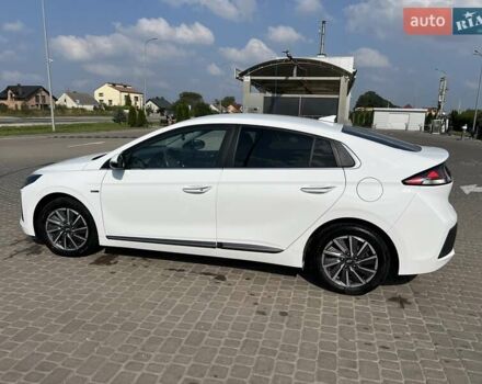Белый Хендай Ioniq, объемом двигателя 0 л и пробегом 110 тыс. км за 15800 $, фото 5 на Automoto.ua