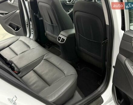 Белый Хендай Ioniq, объемом двигателя 0 л и пробегом 117 тыс. км за 16879 $, фото 35 на Automoto.ua