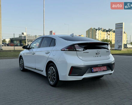 Белый Хендай Ioniq, объемом двигателя 0 л и пробегом 219 тыс. км за 13700 $, фото 5 на Automoto.ua