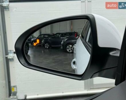 Белый Хендай Ioniq, объемом двигателя 0 л и пробегом 117 тыс. км за 16879 $, фото 8 на Automoto.ua