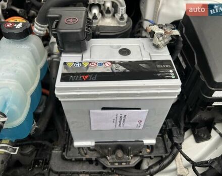 Белый Хендай Ioniq, объемом двигателя 0 л и пробегом 66 тыс. км за 14900 $, фото 19 на Automoto.ua