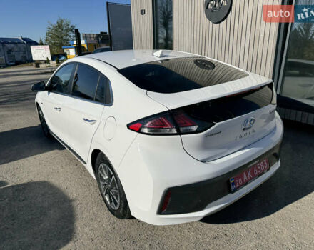 Белый Хендай Ioniq, объемом двигателя 0 л и пробегом 133 тыс. км за 15000 $, фото 5 на Automoto.ua
