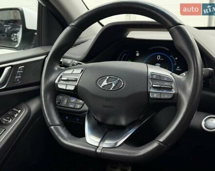 Белый Хендай Ioniq, объемом двигателя 0 л и пробегом 117 тыс. км за 16879 $, фото 19 на Automoto.ua