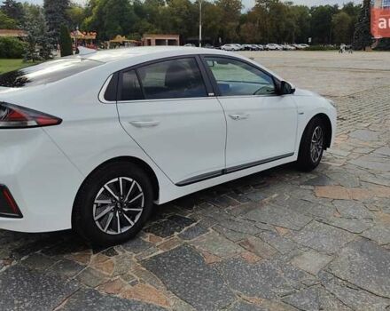 Белый Хендай Ioniq, объемом двигателя 0 л и пробегом 44 тыс. км за 16900 $, фото 27 на Automoto.ua