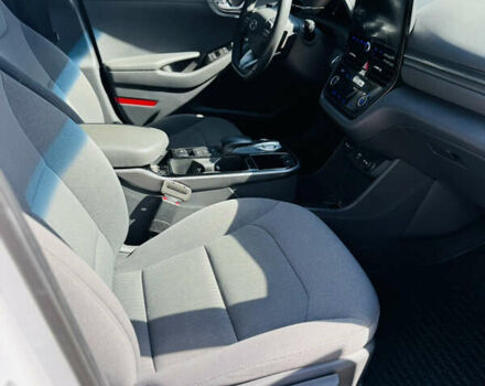 Белый Хендай Ioniq, объемом двигателя 0 л и пробегом 68 тыс. км за 16300 $, фото 17 на Automoto.ua