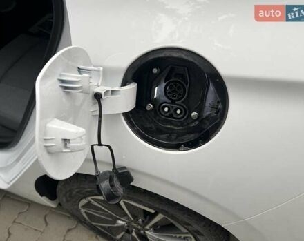 Белый Хендай Ioniq, объемом двигателя 0 л и пробегом 66 тыс. км за 14900 $, фото 7 на Automoto.ua