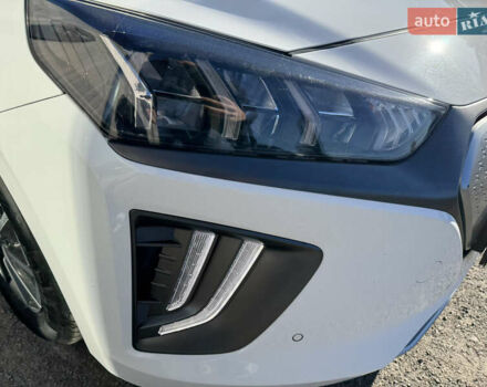 Белый Хендай Ioniq, объемом двигателя 0 л и пробегом 133 тыс. км за 15000 $, фото 9 на Automoto.ua