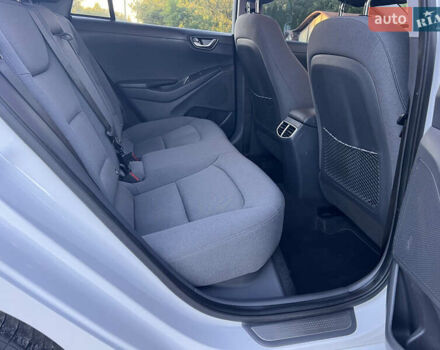 Білий Хендай Ioniq, об'ємом двигуна 0 л та пробігом 130 тис. км за 14799 $, фото 32 на Automoto.ua