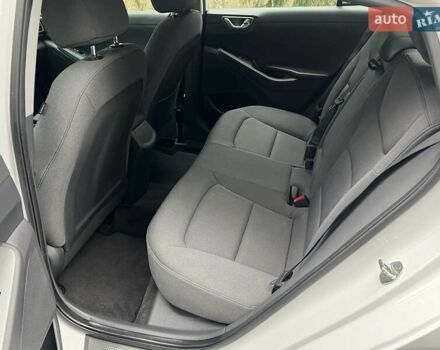 Белый Хендай Ioniq, объемом двигателя 0 л и пробегом 66 тыс. км за 14900 $, фото 16 на Automoto.ua