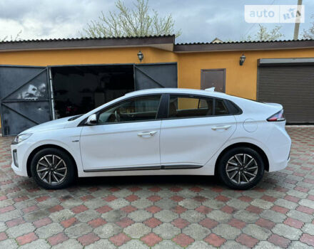 Белый Хендай Ioniq, объемом двигателя 0 л и пробегом 86 тыс. км за 16499 $, фото 8 на Automoto.ua