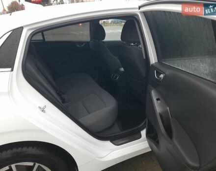 Белый Хендай Ioniq, объемом двигателя 0 л и пробегом 148 тыс. км за 15799 $, фото 42 на Automoto.ua