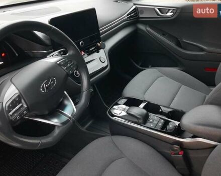 Белый Хендай Ioniq, объемом двигателя 0 л и пробегом 148 тыс. км за 15799 $, фото 25 на Automoto.ua