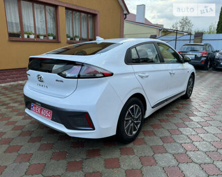 Белый Хендай Ioniq, объемом двигателя 0 л и пробегом 86 тыс. км за 16499 $, фото 5 на Automoto.ua