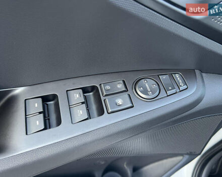 Білий Хендай Ioniq, об'ємом двигуна 0 л та пробігом 130 тис. км за 14799 $, фото 18 на Automoto.ua