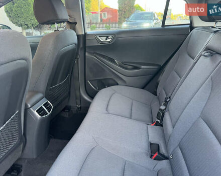 Білий Хендай Ioniq, об'ємом двигуна 0 л та пробігом 130 тис. км за 14799 $, фото 23 на Automoto.ua