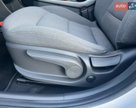 Білий Хендай Ioniq, об'ємом двигуна 0 л та пробігом 130 тис. км за 14799 $, фото 25 на Automoto.ua