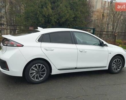 Белый Хендай Ioniq, объемом двигателя 0 л и пробегом 148 тыс. км за 15799 $, фото 10 на Automoto.ua