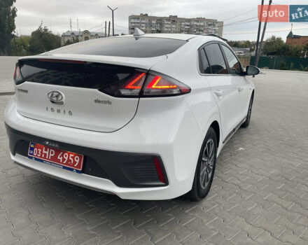 Белый Хендай Ioniq, объемом двигателя 0 л и пробегом 127 тыс. км за 14900 $, фото 2 на Automoto.ua