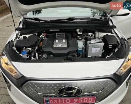 Белый Хендай Ioniq, объемом двигателя 0 л и пробегом 66 тыс. км за 14900 $, фото 18 на Automoto.ua