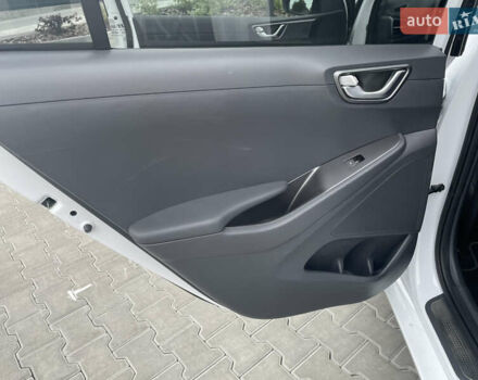 Белый Хендай Ioniq, объемом двигателя 0 л и пробегом 127 тыс. км за 14900 $, фото 8 на Automoto.ua