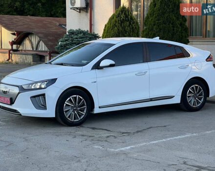 Білий Хендай Ioniq, об'ємом двигуна 0 л та пробігом 130 тис. км за 14799 $, фото 6 на Automoto.ua
