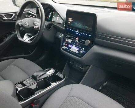 Белый Хендай Ioniq, объемом двигателя 0 л и пробегом 148 тыс. км за 15799 $, фото 51 на Automoto.ua
