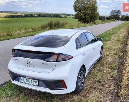 Белый Хендай Ioniq, объемом двигателя 0 л и пробегом 44 тыс. км за 16900 $, фото 32 на Automoto.ua