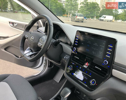 Белый Хендай Ioniq, объемом двигателя 0 л и пробегом 34 тыс. км за 23800 $, фото 7 на Automoto.ua